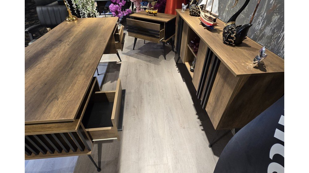 Tilia Setra modern yönetici ofis paketi; suntalam masa takımı, KNY makam koltuğu ve Lazer bekleme grubu dahil.